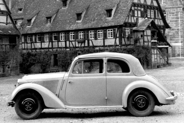 画像: メルセデス・ベンツが1936〜37年に開発を進めた前輪駆動の130VB。コード名はW144。外観はオーソドックスだが、4気筒ながらボンネットが短いのが特徴。