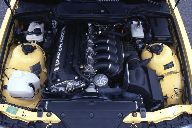 画像: 前期型の3L直列6気筒エンジン。S50B30型は最高出力285ps/7000rpm、最大トルク320Nm/3600rpmを発揮した。後に3.2Lに拡大された6気筒エンジンはダブルVANOSを採用していた。
