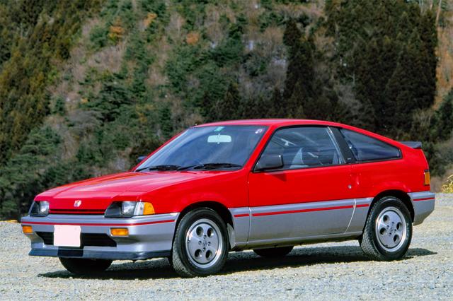 画像: 全長は3.7m足らずなのに全幅は1.6m余りという独特のプロポーション。テスト値で、最高速度は182.65km/h、0→400m加速は16.19秒を記録している。