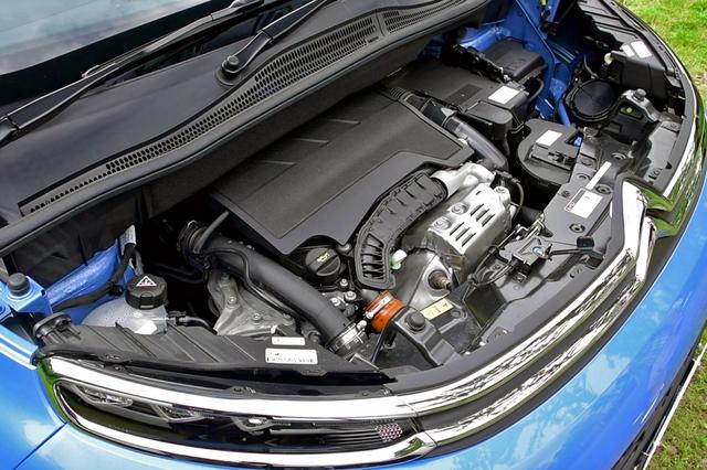 画像: 1.2L直3ターボエンジンのパワースペックはベースとなったC3と同じ。
