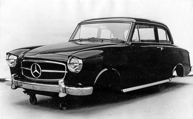 画像: W122型のデザインスタディのひとつ。2ドアで、なおかつSLのようなグリルを採用。近年のメルセデスのセダンやクーペを先取りしたようなグリルの仕立てだ。