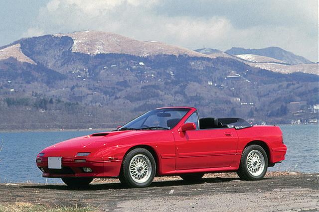画像: 1987年8月、上級モデルのGTリミテッドをベースにカブリオレが登場。ベースが最上級車ゆえにシートは本革仕様だった。