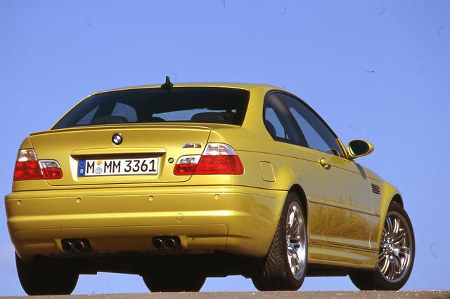 画像: 通常の市販車のレベルをはるかに超えたこだわりを見せた3代目M3(E46)。3シリーズと違いがさらに明確になった。