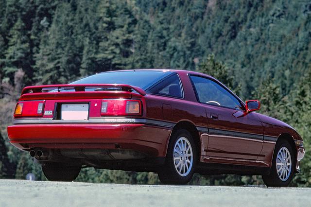 画像: 「トヨタ3000GT」というキャッチフレーズからもわかるとおり、豪華なグランドツアラーに生まれ変わった。デビュー時の国内仕様は全車5ナンバー幅のナローボディだった。