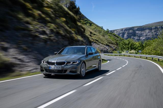 画像: BMWの「駆けぬける歓び」は当然、ツーリングモデルであっても健在だ。