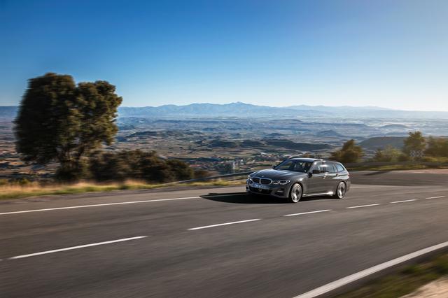 画像: 6世代目となるBMW3シリーズツーリング。マーケットによってはセダンを上回る人気を持っている。