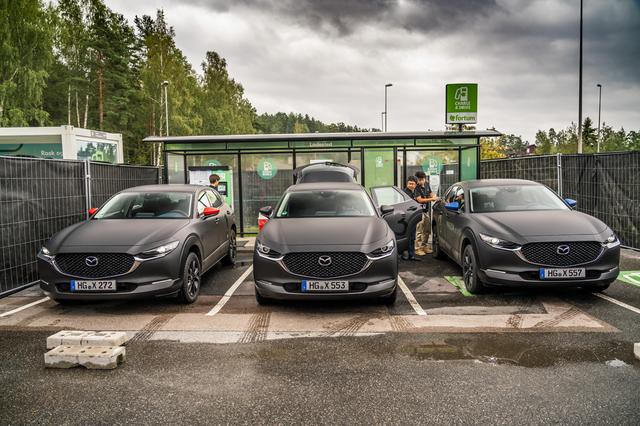画像: 去る9月上旬にはノルウェーのオスロで、マツダ初の量産型EV(先行試作車)の試乗会を開催。参加したしたジャーナリストたちは絶賛したという。
