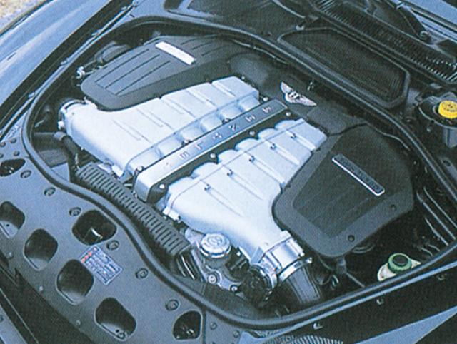 画像: 2列W型に配列された12気筒エンジン。直列6気筒を組合わせた通常のV型12気筒よりはるかにエンジン全長を短く軽量化できるのがメリット。6L ツインターボゆえトルクはあり余るほどあり、 スピードコントロールはまさしく意のまま。