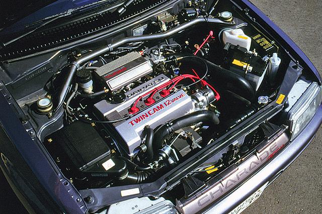 画像: DOHC4バルブ+インタークーラーターボは1Lに固執したダイハツの技術の結晶。190km/hに迫る最高速は当時のリッターカーの最高記録だった。