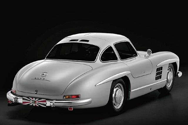 画像: 小ぶりなテールランプが時代を感じさせる。オープンモデルになってもデザインの破綻はなかった。