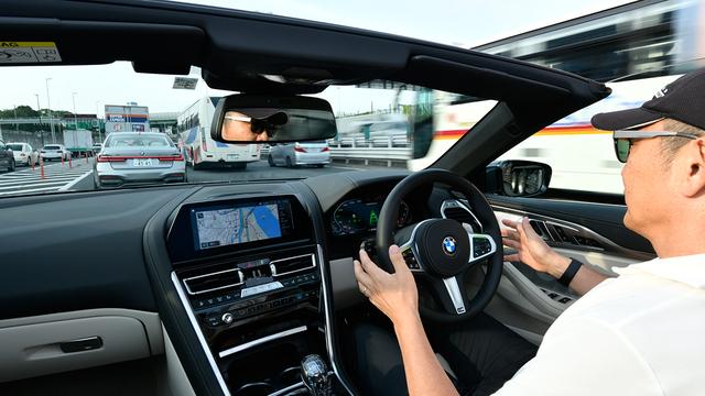 画像: ハンドルから手を離せるようになるが、安全上、ドライバーはいつでも操作が可能な状態にしている必要がある。