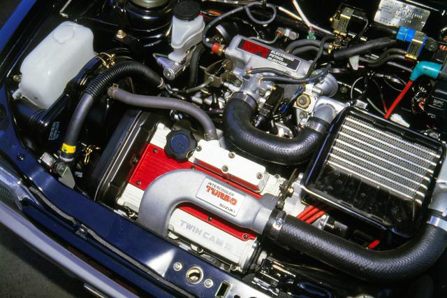 画像: F5Aターボの過給圧は0.9kg/平方cmとワークスレーシングカー並みの高さだった。1万rpmまで一気に吹け上がるユニットだ。