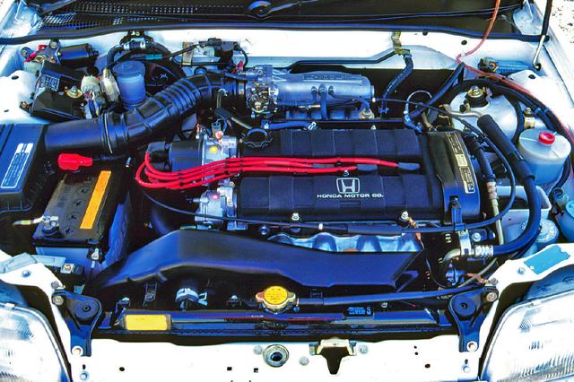 画像: 改良型のZCエンジンは130psで、当時の1.6Lクラスではトップレベル。1トンに満たない軽量ボディを引っ張るには十分以上のポテンシャルを持っていた。
