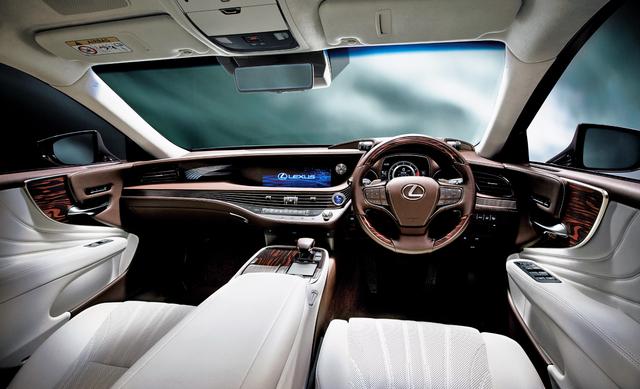 画像1: LS500h バージョンL(インテリアカラー : ホワイト)<オプション装着車>