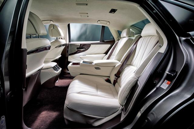 画像2: LS500h バージョンL(インテリアカラー : ホワイト)<オプション装着車>