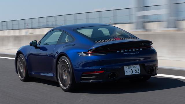 画像: フェンダーまわりのボリューム感溢れる造形は歴代911の特徴である。