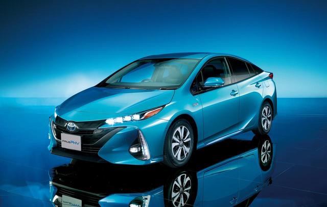 画像: HVのプリウスはニッケル水素電池を搭載したグレードもあったが、プリウスPHVではリチウムイオン電池を搭載する。