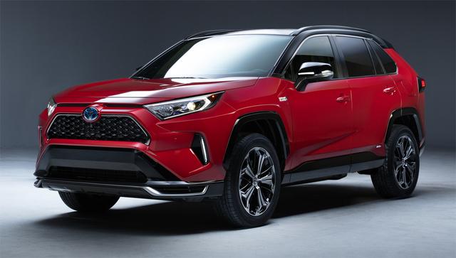 画像: ロサンゼルスオートショーで世界初公開されるRAV4 Plug-in Hybrid(PHV)。グリル、フロントバンパーまわりがPHV専用となる。