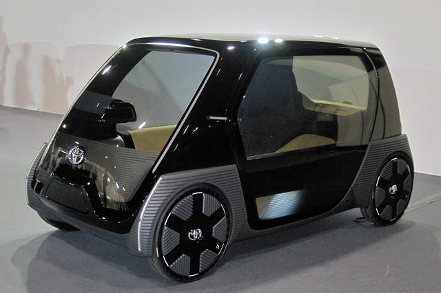 画像: ビジネス向けコンセプトモデルは、スライドドアやブリヂストンのエアフリータイヤを採用している。