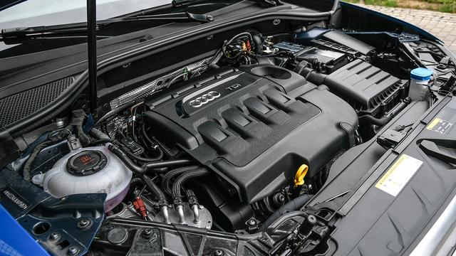 画像: 搭載の2L直4DOHCディーゼルターボエンジン。最高出力150ps/最大トルク340Nmを発生する。
