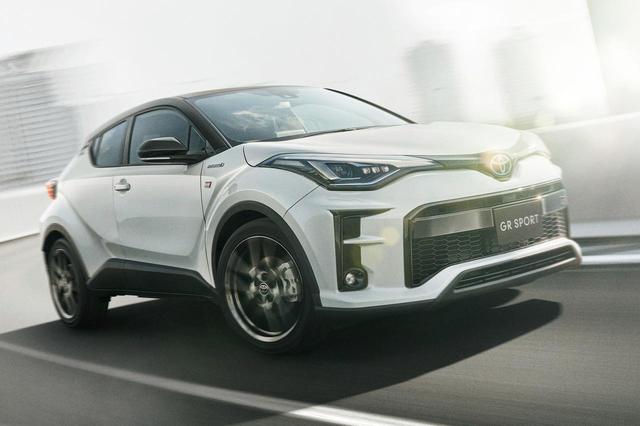 画像: 新たに追加されたトヨタ C-HR GRスポーツ。1.2Lターボ搭載グレードには6速MT仕様が用意される。