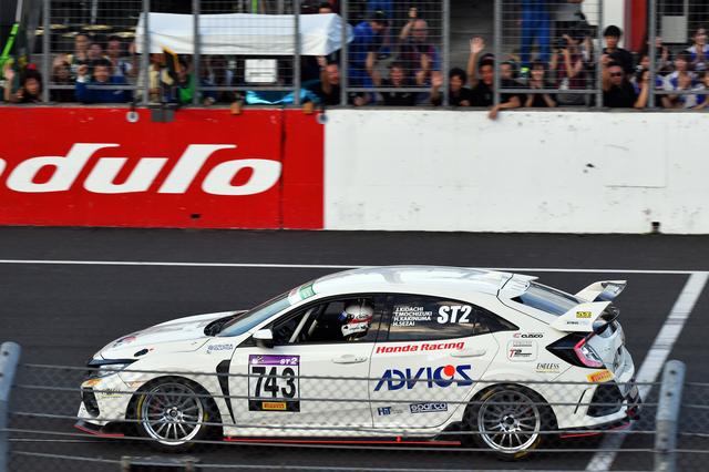 画像: 5時間をノートラブルで完走!感極まるチームクルー