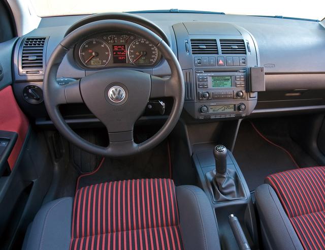 画像: インテリアデザインは従来どおり。いかにもフォルクスワーゲン車らしい機能性と高品質感がある。