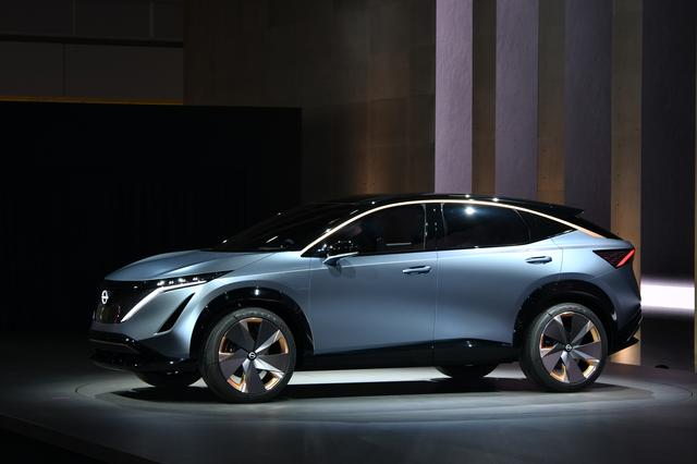画像: 電気自動車(EV)のクロスオーバーコンセプトカー「ニッサン アリア コンセプト」。ボディサイズは全長4600×全幅1920×全高1630mm。