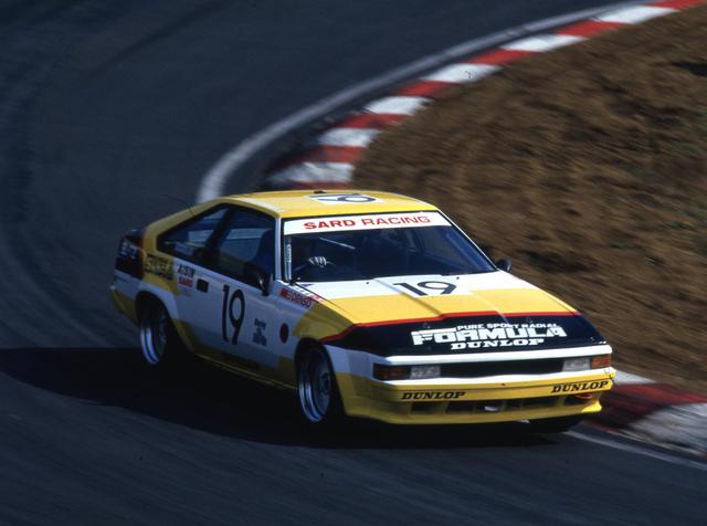 画像: 1986シーズンからはカラーリングを一新し、全日本ツーリングカー選手権をレギュラーで走ったSARDスープラ。