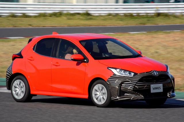 画像: ハイブリッド 4WDで袖ケ浦フォレスト・レースウェイを走る竹岡レポーター。