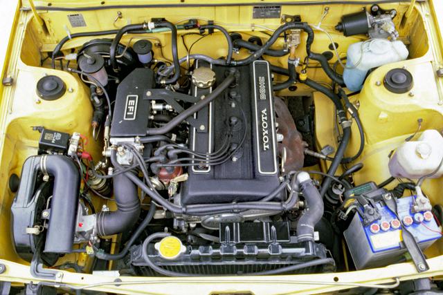 画像: EFI装着で蘇った2T-GEUはトヨタの傑作エンジン。踏み込めば7000rpmまで豪快に吹け上がった。