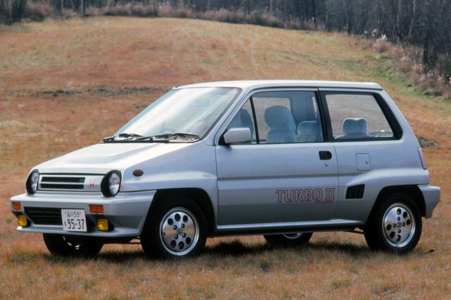 画像: 1983年10月、シティターボはターボIIに進化。前後フェンダーは拡大され、インタークーラーも装着して110ps/16.3kgmにパワーアップ。