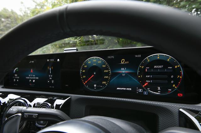 画像3: 【試乗】メルセデスAMGのエントリー。メルセデスAMG A35 4マティック エディション1