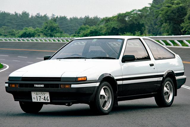 画像: 姉妹車のトレノはリトラクタブルヘッドランプを採用。フロントマスク以外は、基本的にレビンと共通。
