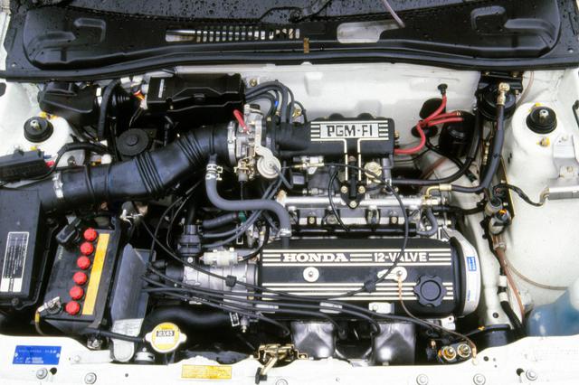 画像: 重量増を嫌って、あえてSOHC3バルブを採用したEW型エンジンは1.5Lクラス最強の110psを発生した。