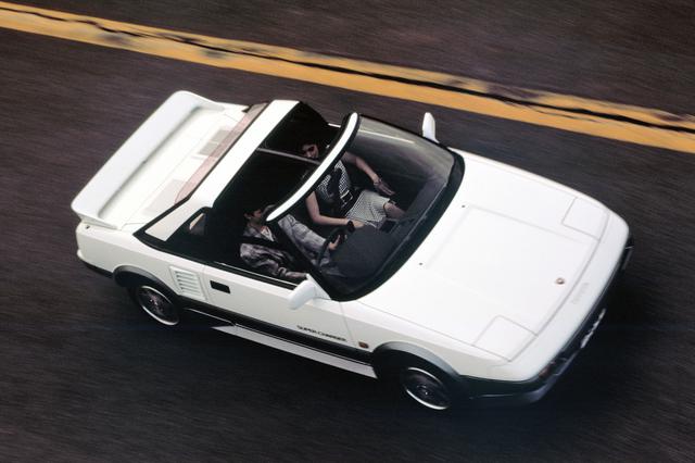 画像: 1986年8月のマイナーチェンジでスーパーチャージャー仕様とTバールーフ装着車が設定された。