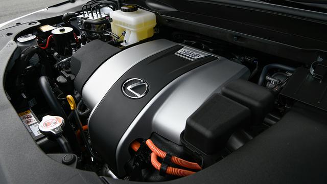 画像: V6エンジンには高い燃焼効率を持つD-4S、Dual VVT-iなどを採用。