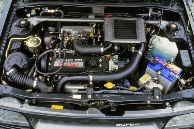 画像: ターボは3500rpmを超えてからのトルク増幅が劇的で、7000rpmまで一気に吹け上がる。