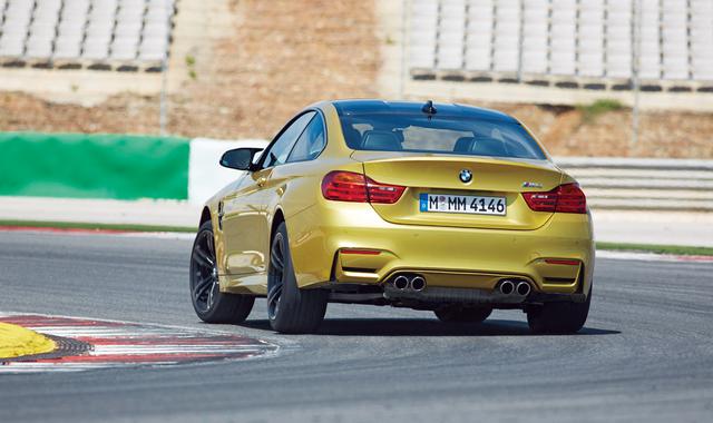 画像: 「サーキット性能の大幅な向上」をテーマに開発されたF82型M4クーペ。量産車をベースとして専用開発の高出力エンジンや足まわりが与えられたハイパフォーマンスモデルは数多く存在するが、M3/M4はレースを出自とするこだわりを持っていた。