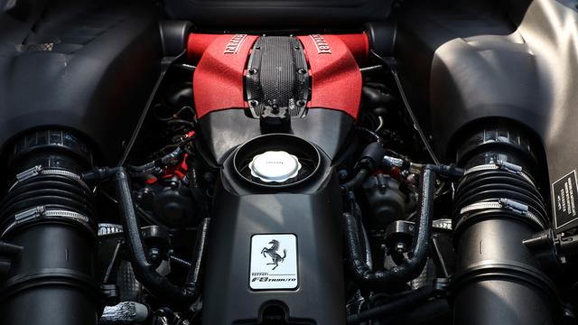 画像: 3.9L V8DOHCツインターボエンジン。最高出力720ps、最大トルク770Nmを発生する。