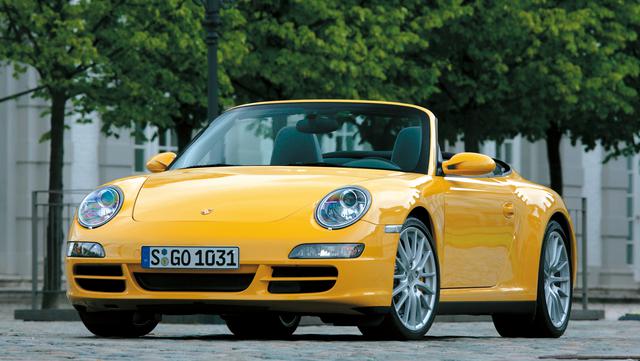 画像: ポルシェ911カレラ4Sカブリオレ。4WDであり、かつカブリオレという贅沢な存在。テストドライブではアウトバーンの他に、高速コーナーが続くワインディングでも行なった。