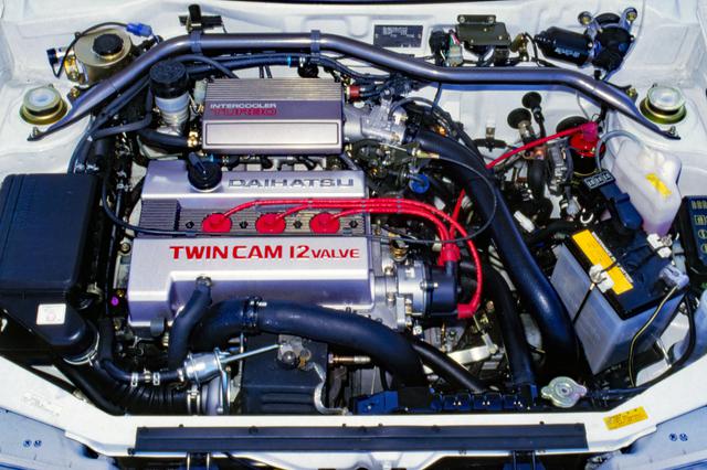 画像: 105psの直3DOHCターボは、日産のツインチャージに比肩するハイパワーを誇った。