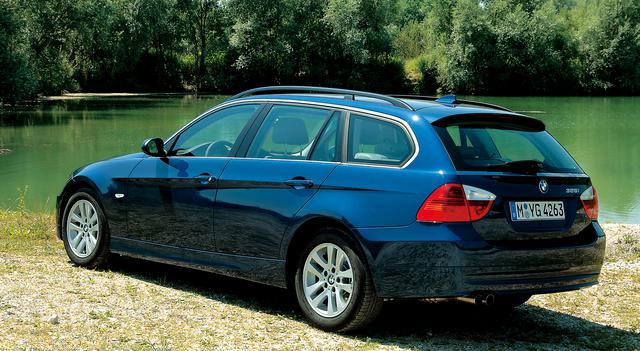 画像: E90型3シリーズに加わった「ツーリング」。試乗車は325iツーリング。