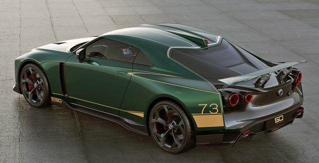 画像: グリーンのボディカラーをまとった日産 GT-R50 by イタルデザイン。「73」は、幻のケンメリGT-Rレース仕様に付けられたゼッケンだが・・・。