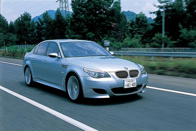 画像: E60型M5。V10エンジンを搭載したハイテクマシン。0→100km/h加速性能は4.7秒。