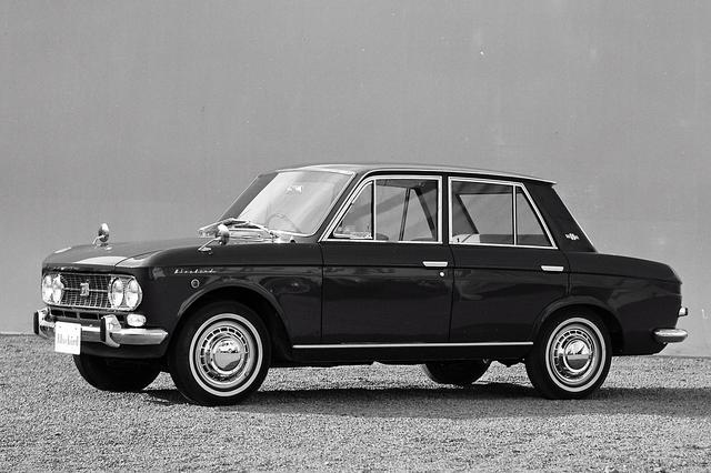 画像: ピニンファリーナがデザインしたボディは、先代の310型とはまったく違うスタイルとなった。