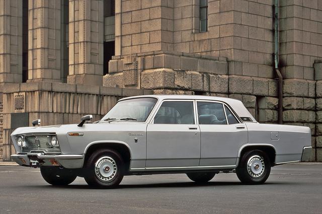 画像: まるで3ナンバー車のような堂々たるスタイリングだが、5ナンバー車のサイズに収まっている。