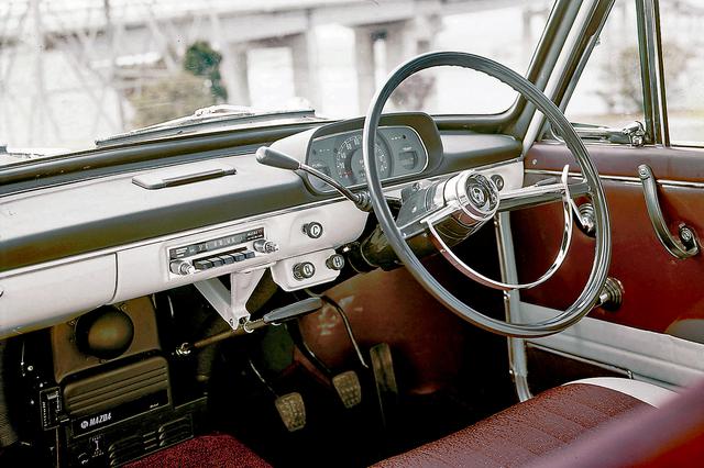 画像: キャロルやR360クーペに比べるとクラスが上だけあってインテリアの質感は高まった。