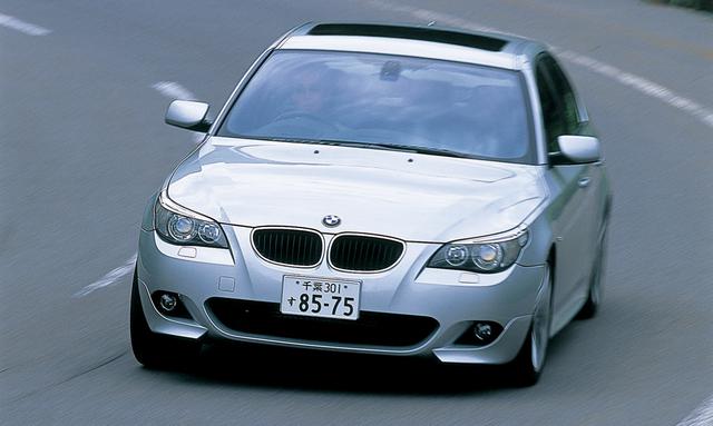 画像: ダイレクトな操縦感覚を味わえるBMW530i。乗りこなせばクルマとの一体感が生まれる。