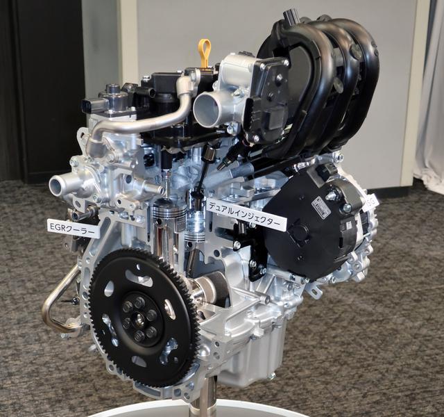 画像: 新型ハスラーの発表会に展示されていたR06D型エンジンのカットモデル。